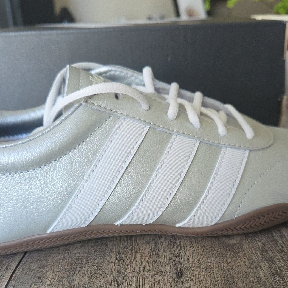NWT Adidas Women's Grand Court Lo 'Silver Metallic Gum' Shoes JQ9682 - Picture 6 of 9